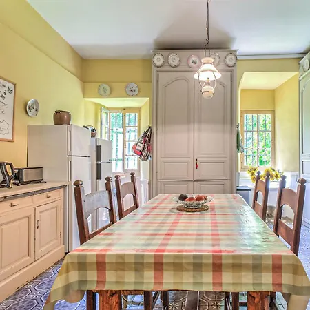 In St Martin Des Combes With Kitchen